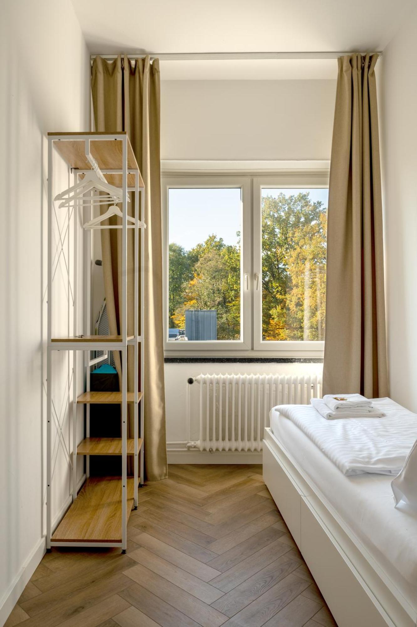 Airport Apartment Fuer 4 - Smart Tv - Kueche - Echarger Hamburg Exterior photo