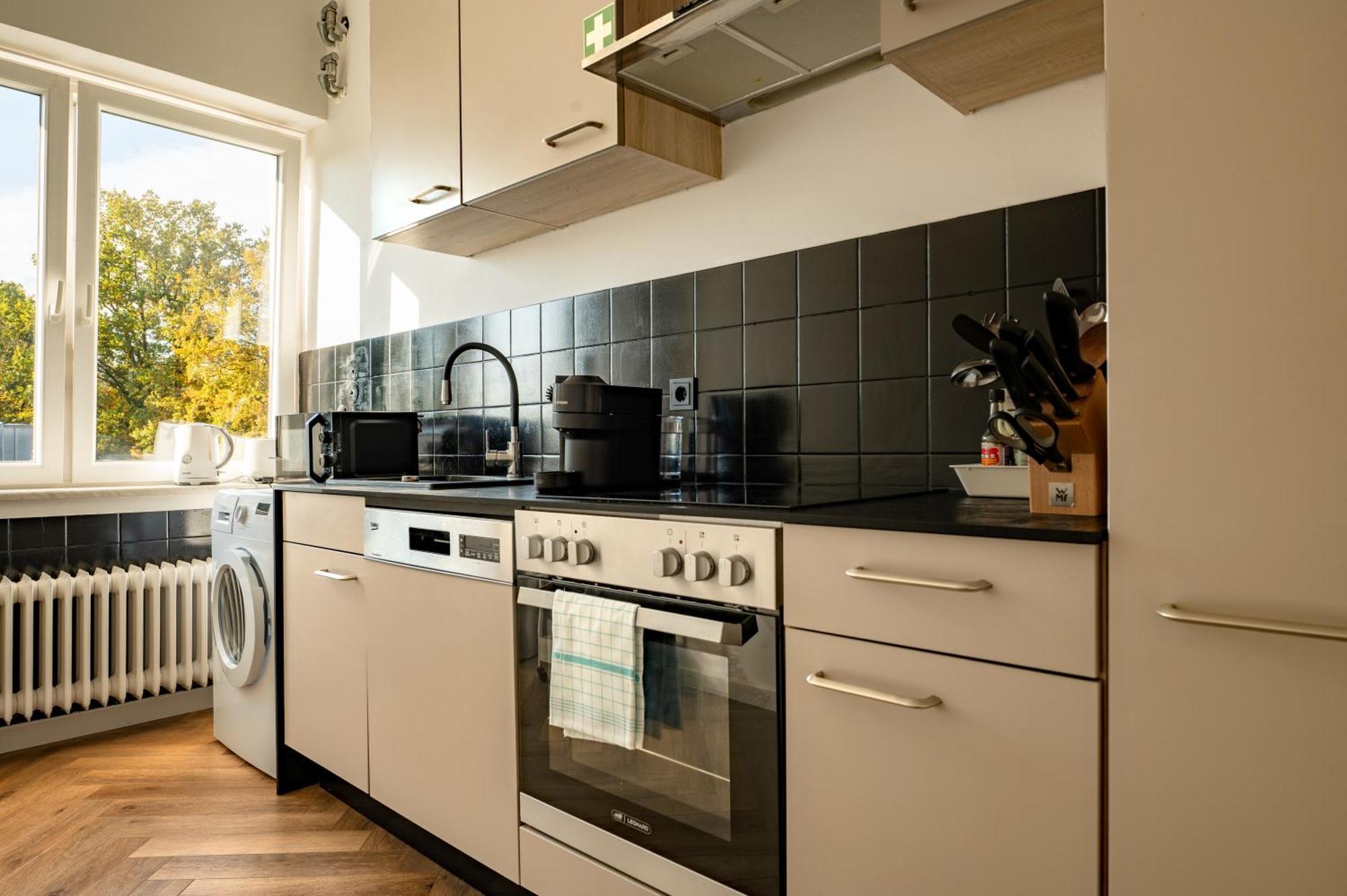 Airport Apartment Fuer 4 - Smart Tv - Kueche - Echarger Hamburg Exterior photo